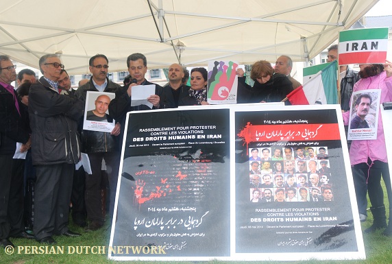 Bahman Amini, recites a poetry for political prisoners in Iran | Photo: Persian Dutch Network