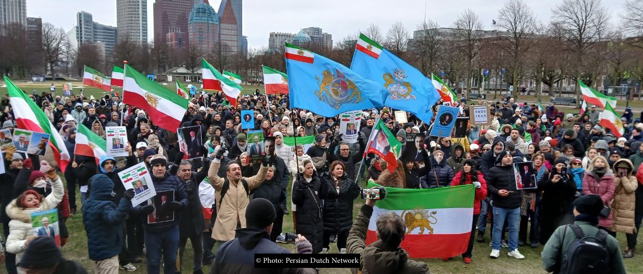 Demonstration in The Hague Against Iran’s Islamic Regime | همبستگی ایرانیان مقیم هلند با هم‌میهنان در ایران